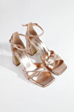 ÜNAL ÖZER Kadın Çapraz Bantlı Bilekten Bağlı Kalın Topuklu Sandalet Un001-0330