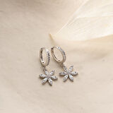 925 Ayar Gümüş Beyaz Taşlı Sallantılı Çiçek Küpe