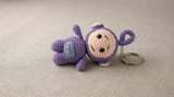 El Örgüsü Amigurumi Teletabiler Tinky Winky Anahtarlık - Mor Çizgi Film Karakteri