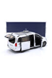 Mercedes-Benz V class AMG-Line minibus 1/18 Beyaz