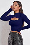 Kadın Lacivert Göğüs Dekolteli Uzun Kollu Cut Out Crop Top Bluz