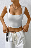 Kadın Beyaz Kare Yaka Kalınlaşan Omuz Detaylı Crop Top Bluz