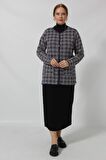 Y0665 KADIN SİYAH-KREM KARELİ DESENLİ DÜĞMELİ CEPLİ MEVSİMLİK ANNE HIRKASI