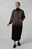 Y0668 KADIN SİYAH-KAHVE KARELİ DESENLİ DÜĞMELİ CEPLİ MEVSİMLİK ANNE HIRKASI
