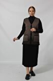 Y266 SİYAH-KAHVE KARELİ DESENLİ DÜĞMELİ CEPLİ MEVSİMLİK ANNE YELEK