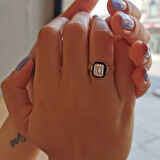 Lacivert Mine Detaylı Altın Baget Taşlı Yüzük (YZK0226)