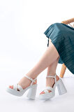 P-105 Beyaz Çapraz Kalın Topuklu Kadın Sandalet