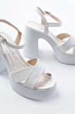 P-105 Beyaz Çapraz Kalın Topuklu Kadın Sandalet