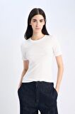 Slim Fit Dar Kesim Bisiklet Yaka Fitilli Kaşkorse Basic Düz Kısa Kollu Tişört