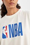 DeFactoFit NBA Wordmark Oversize Geniş Kalıp Bisiklet Yaka Kısa Kollu Tişört T5506AZ24AUWT32