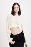 DeFacto Regular Fit Crop Bisiklet Yaka Örgü Delikli Triko Kazak C6321AX24WNER103