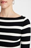 DeFacto Slim Fit Dar Kesim Çizgili Kayık Yaka Triko Kazak C9217AX24WNBK56