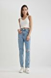 DeFacto Mary Vintage Straight Fit Yırtık Detaylı Yüksek Bel Paça Ucu Kesik Bilek Boy Jean Yıkamalı Pantolon C1317AX24SMNM85
