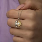 925 Ayar Gümüş Gold Kaplama Beyaz Opal Taşlı Ay ve Güneş Kadın Kolye
