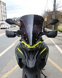 MOTOCAM Benelli TRK 702 X Ön Cam 2024-2026 Model 51cm Siyah Renkli 4mm TASARIMLI