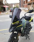 MOTOCAM Benelli TRK 702 X Ön Cam 2024-2026 Model 51cm Siyah Renkli 4mm TASARIMLI