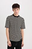 DeFacto Boxy Fit Bisiklet Yaka Çizgili Kısa Kollu Ağır Kumaş Tişört B5910AX25SPBK81