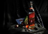 Cakapuzzle  Siyah Kumaşlar ve Johnnie Walker Red Label Puzzle Yapboz MDF Ahşap