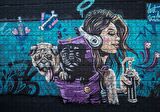Cakapuzzle  Graffitici Kız ve Çantasında Köpekler Duvar Boyama Puzzle Yapboz MDF Ahşap