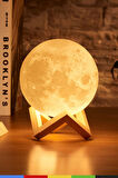 3D Ay Gece Lambası – 36 cm, Ahşap Standlı, Dekoratif & Loş LED Aydınlatma