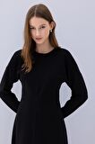 DeFacto Relax Fit Bisiklet Yaka Krep Uzun Kollu Maxi Siyah Elbise D7485AX24WNBK81