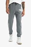 DeFactoFit NBA Wordmark Kalın Jogger Eşofman Altı Standart Fit Beli Bağcıklı Cepli D8618AX25SPGR311