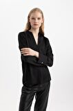 DeFacto Regular Fit Apaş Yaka Saten Uzun Kollu Bluz C3217AX24SPBK81