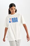 DeFactoFit NBA Wordmark Oversize Geniş Kalıp Bisiklet Yaka Kısa Kollu Tişört T5506AZ24AUWT32