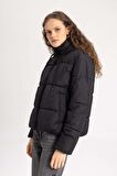 DeFacto Su Geçirmez Regular Fit Kapüşonlu Şişme Mont C0488AX24SPBK27
