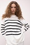 DeFacto Relax Fit Yumuşak Dokulu Çizgili Bisiklet Yaka Triko Kazak Tunik S7517AZ24WNER105