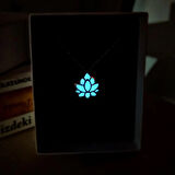 Gece Parlayan Lotus Kolye 925 Ayar Gümüş