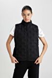 DeFactoFit Su İtici Rüzgar Geçirmez Slim Fit Dar Kesim Fermuarlı Şişme Sporcu Yelek B2069AX24SPBK81