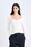 DeFacto Slim Fit Dar Kesim Basic Düz Fitilli Kaşkorse Uzun Kollu Beyaz Tişört E5768AX25SPWT32
