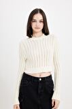 DeFacto Regular Fit Crop Bisiklet Yaka Örgü Delikli Triko Kazak C6321AX24WNER103