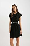DeFacto Degaje Yaka Krep Kolsuz Mini Elbise C5669AX24SPBK81
