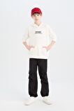 DeFacto Erkek Çocuk Oversize Geniş Kalıp Kapüşonlu Nakışlı Sweatshirt D8498A825SPWT32