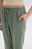 DeFacto Straight Fit Çift Cepli Yüksek Bel Düz Paça Modal Kumaş Pantolon E5962AX25SPGN460
