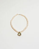 sade pearls kolye