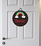 Meşgalem Kahverengi Zeminde Gökkuşağı ve Bulut Temalı Kişiye Özel Kapı Süsü