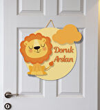 Meşgalem Hayal Kuran Minik Aslan Temalı Kişiye Özel Kapı Süsü