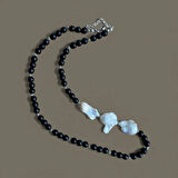 Mat Oniks & İnci Yan Dokunuş Kolye