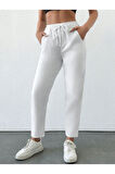 KADIN BEYAZ KEMER LASTİK MOM KOT PANTOLON