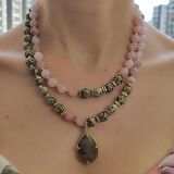 labradorit kolye, pembe kuvars kolye, kadın şık tasarım, doğal taş kolye, enerji kolye, hediye seçenekleri
