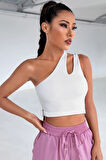 Kadın Beyaz Tek Omuz Cut Out Detaylı Crop Top Bluz - Şık, Rahat ve Kolay Kombinlenebilir