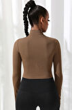 Kadın Kahverengi Uzun Kol Fermuarlı Parmak Geçme Detaylı Dik Yaka Crop Top Bluz - Şık, Rahat ve Kolay Kombinlenebilir