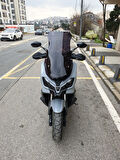 MOTOCAM SYM ADX 300 Siperlik Ön Cam 2024-2025 Model 65cm Siyah Renkli 4mm ORTA BOYLU CAM