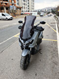 MOTOCAM SYM ADX 300 Siperlik Ön Cam 2024-2025 Model 65cm Siyah Renkli 4mm ORTA BOYLU CAM