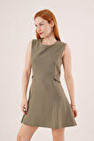 leyla sanat sanata yeni bir bakış açısı Yanları Zincir Detaylı Sıfır Kol Haki Mini Elbise