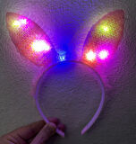 Kenarları Dantelli Pembe Pullu Payetli Led Işıklı Tavşan Kulak Taç 23X19 Cm