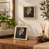 Atatürk Portreli Dekoratif Taş Tablo 12,5x12,5 cm – Masaüstü ve Duvar Kullanımlı